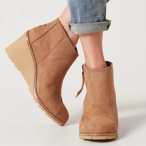 Toms Avery wedge booties tan suede size 9